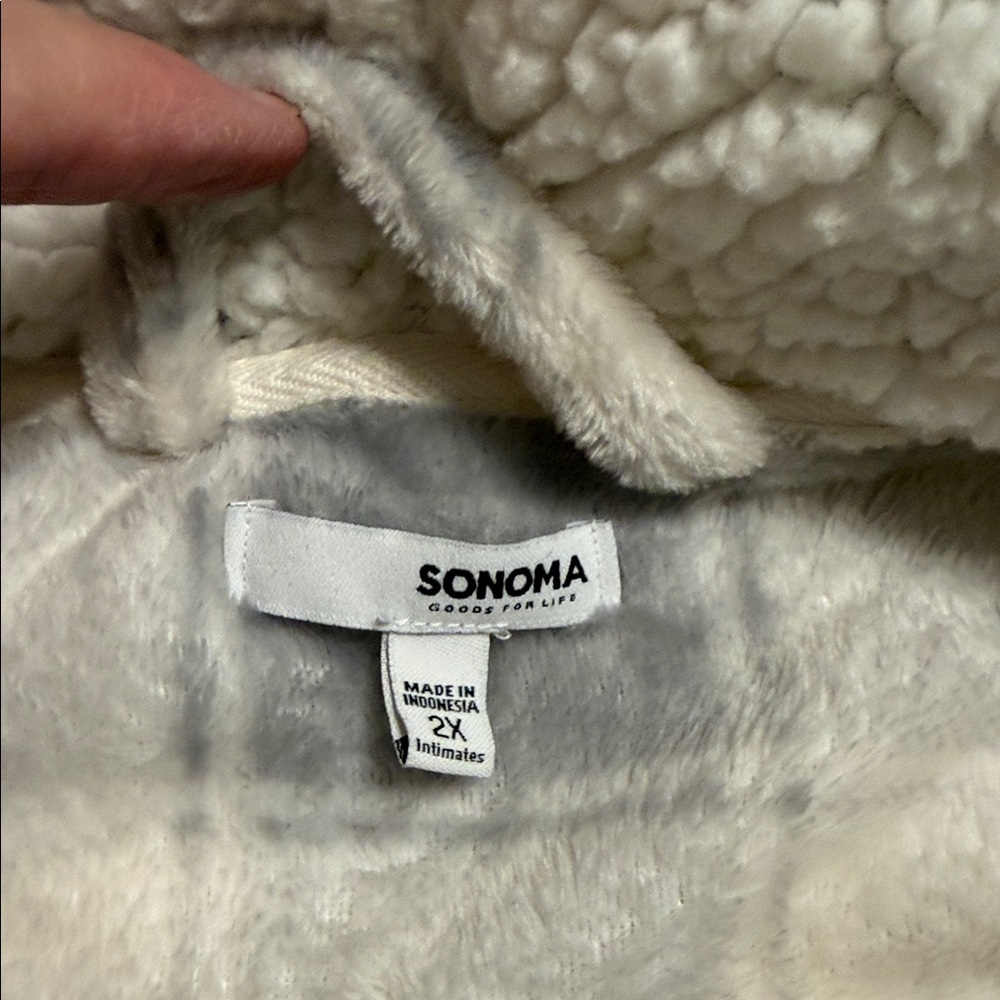Sonoma plush robe.